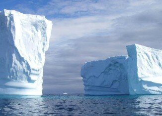 В Антарктике откололся гигантский кусок льда