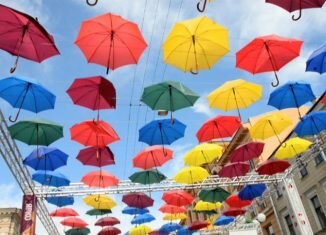 Мариуполь закупил зонтиков на 100 тыс. грн.